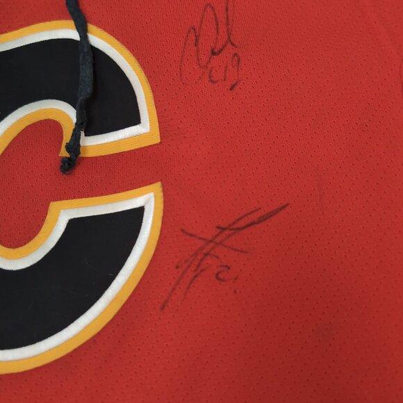 CCM Calgary Flames Youth Hockey Jersey Red/Black – Autographed S/M - Picture 7 of 12